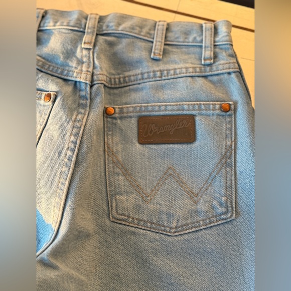 Wrangler Light Wash Denim Jeans - Gives the Best Booty !! - Picture 6 of 8